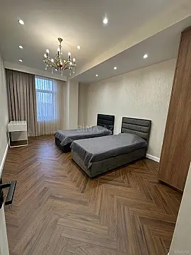 Kirayə verilir 3 otaqlı mənzil 130 m²