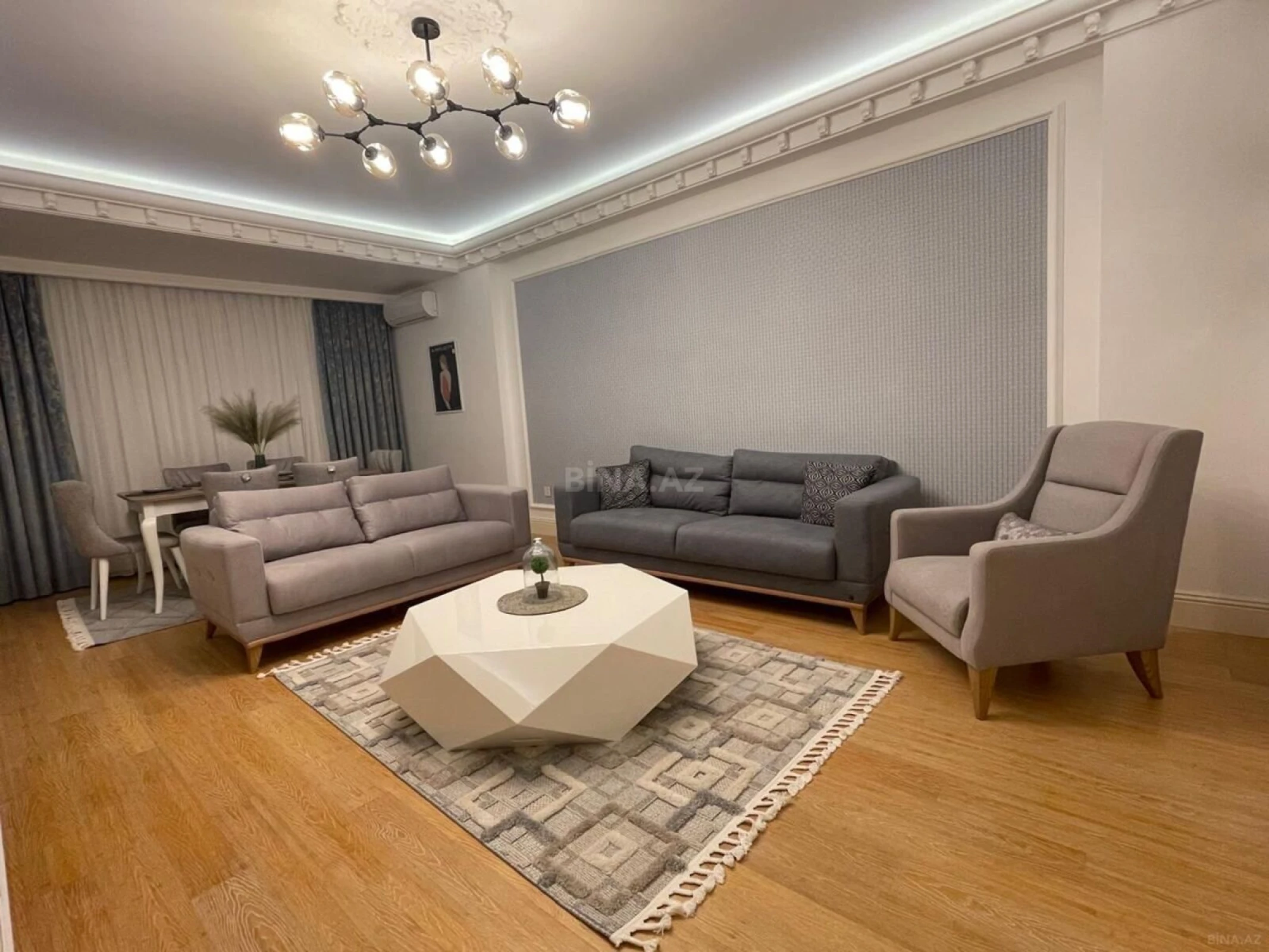 Kirayə verilir 3 otaqlı mənzil 130 m²