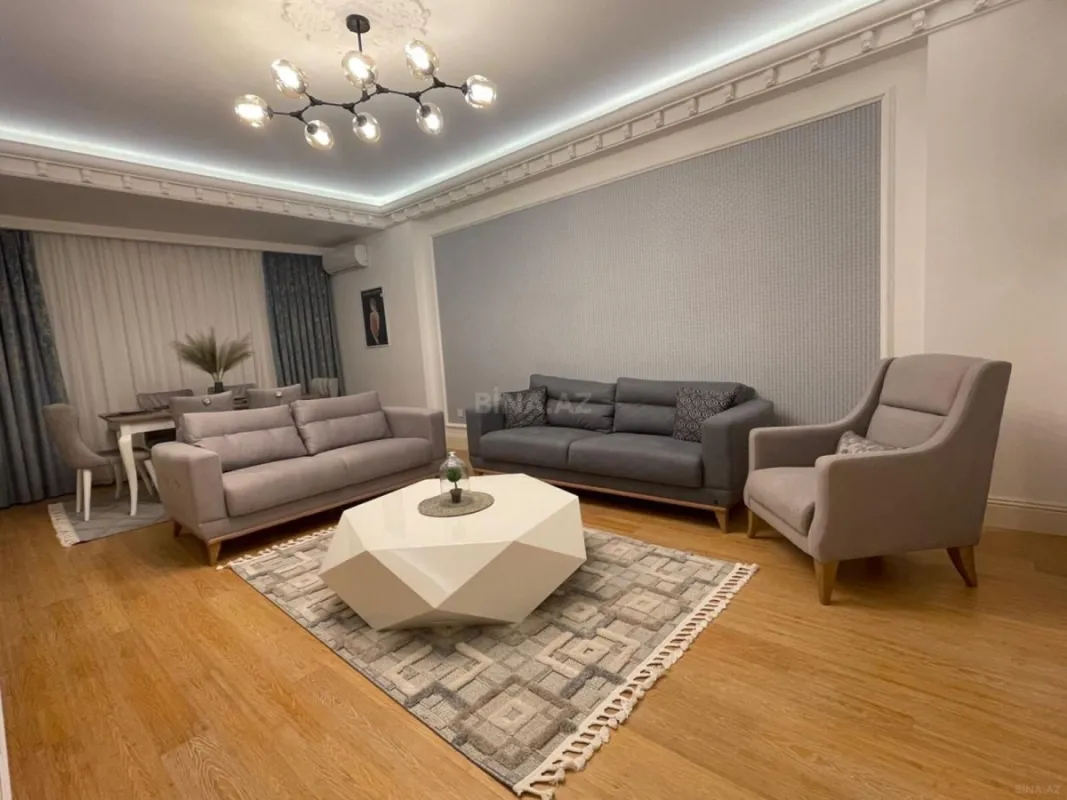 Kirayə verilir 3 otaqlı mənzil 130 m²