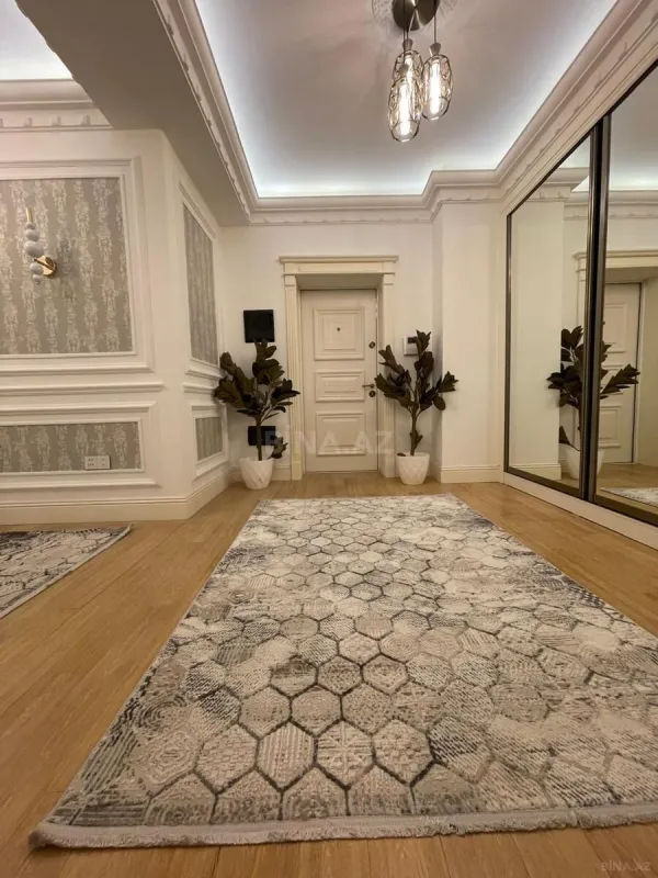Kirayə verilir 3 otaqlı mənzil 130 m²