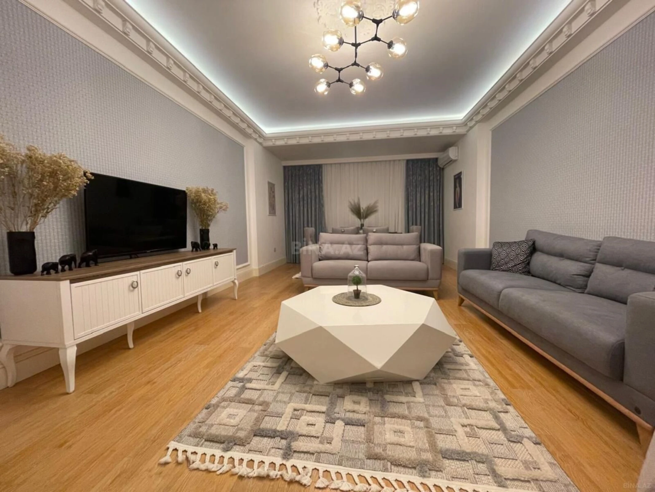 Kirayə verilir 3 otaqlı mənzil 130 m²