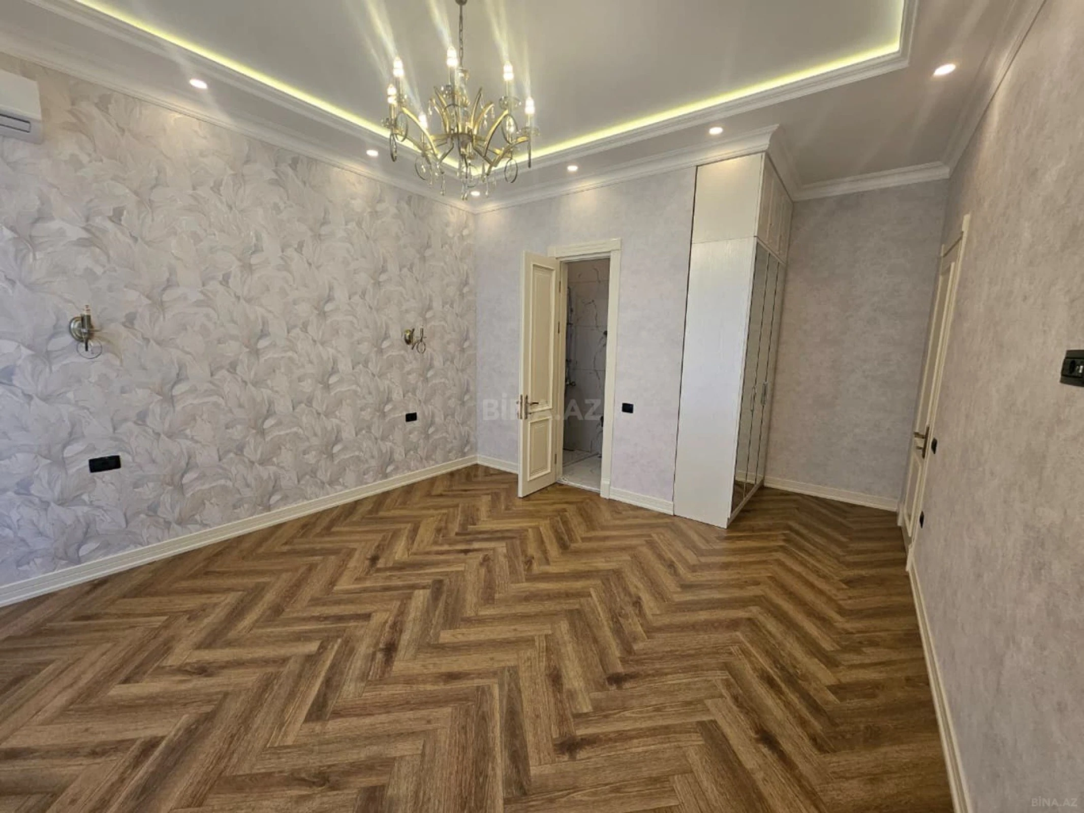 Satılır 6 otaqlı həyət evi 440 m²