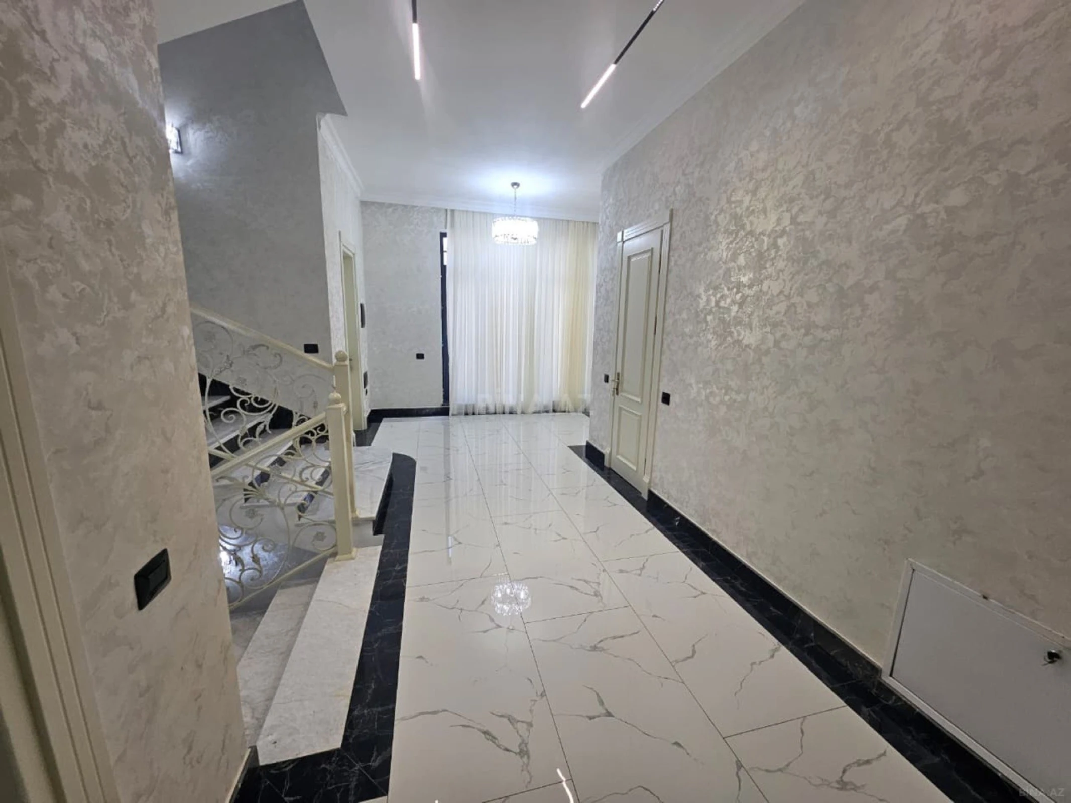 Satılır 6 otaqlı həyət evi 440 m²