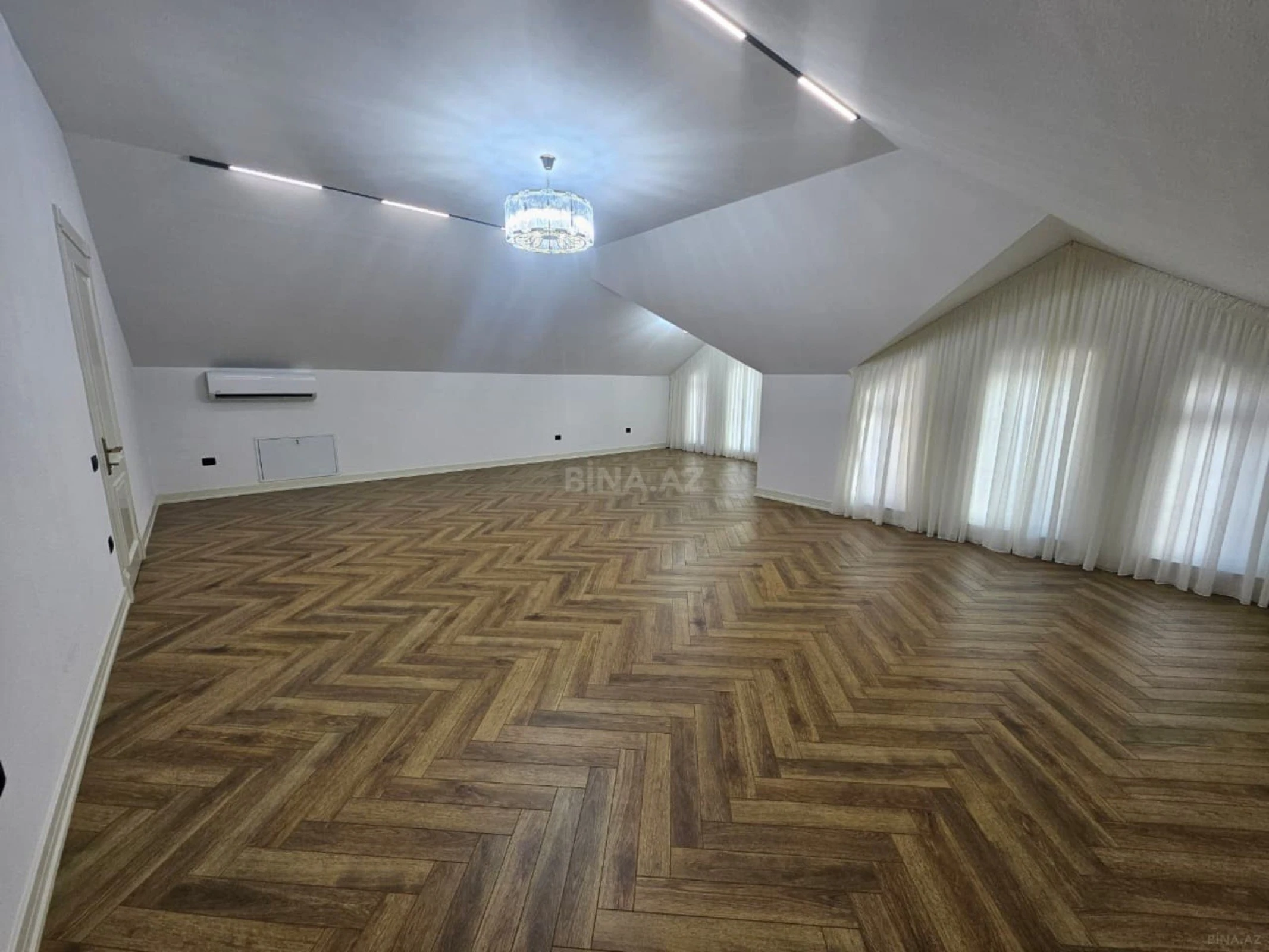 Satılır 6 otaqlı həyət evi 440 m²