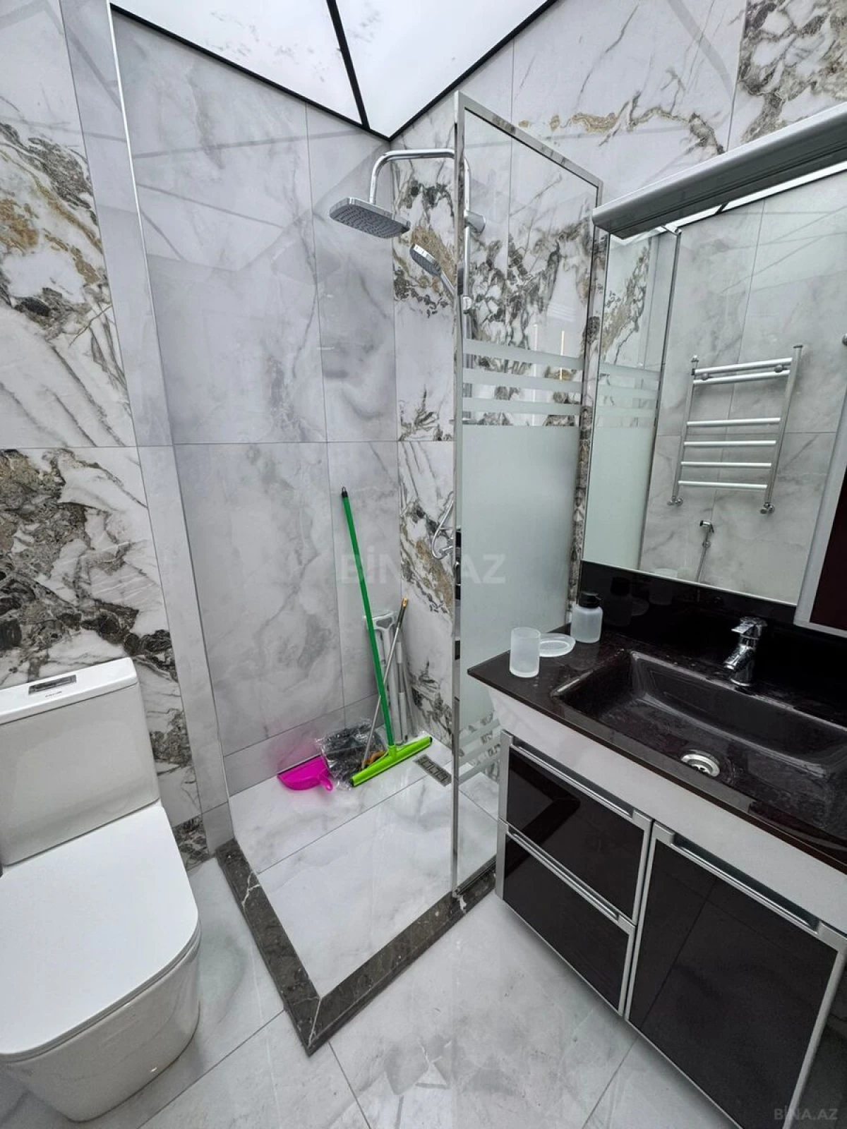 Kirayə verilir 5 otaqlı mənzil 120 m²