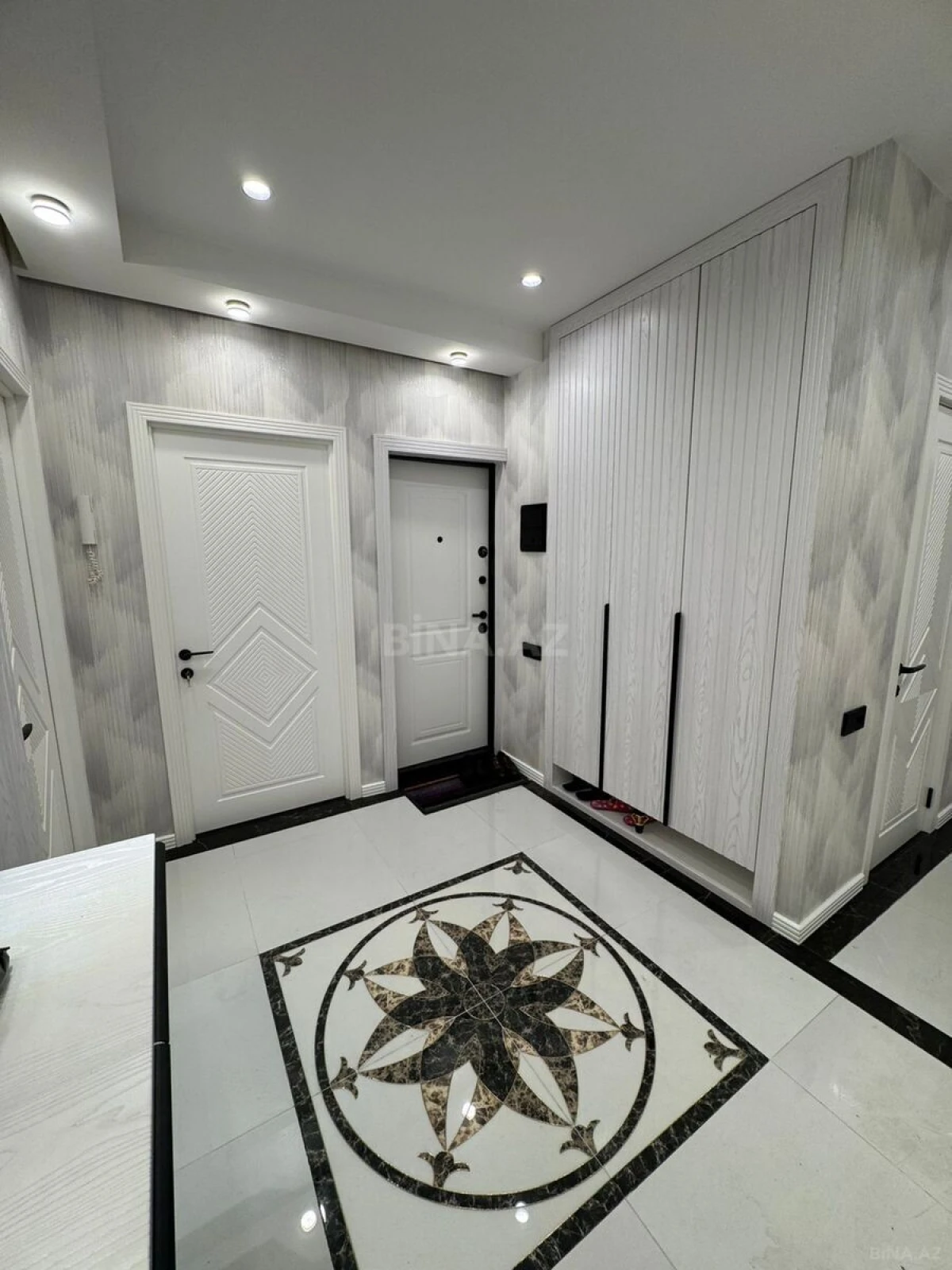 Kirayə verilir 5 otaqlı mənzil 120 m²