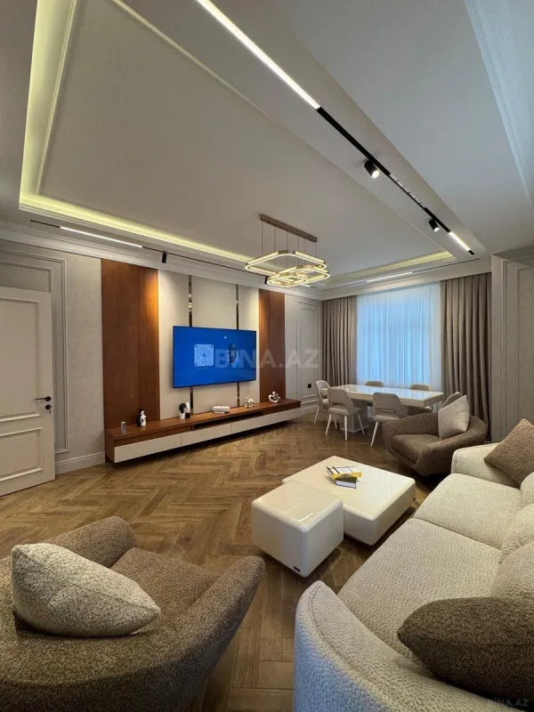 Satılır 4 otaqlı mənzil 165 m²