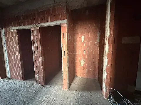 Satılır 4 otaqlı mənzil 228 m²