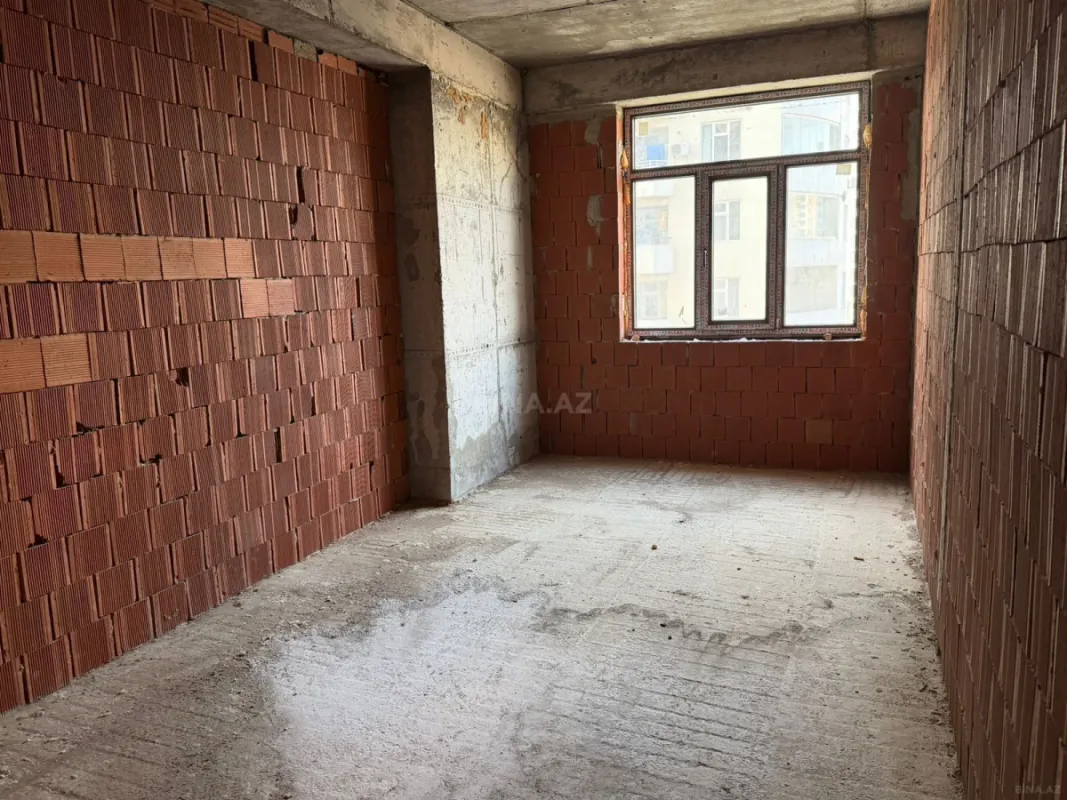 Satılır 4 otaqlı mənzil 228 m²