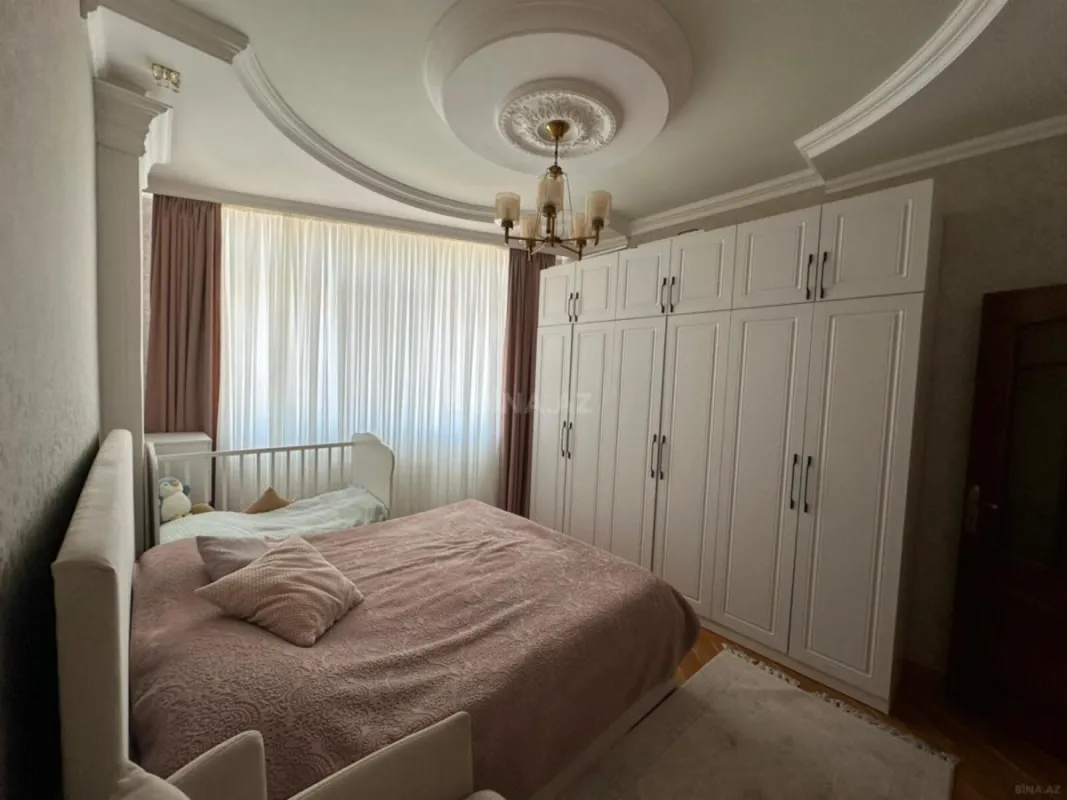 Satılır 2 otaqlı mənzil 88 m²