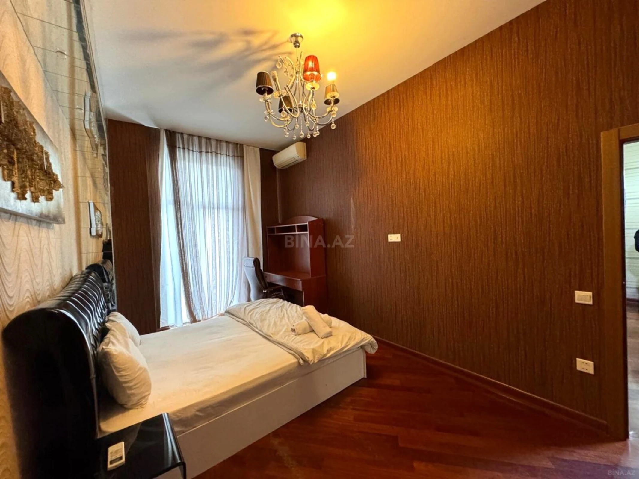 Satılır 4 otaqlı mənzil 200 m²