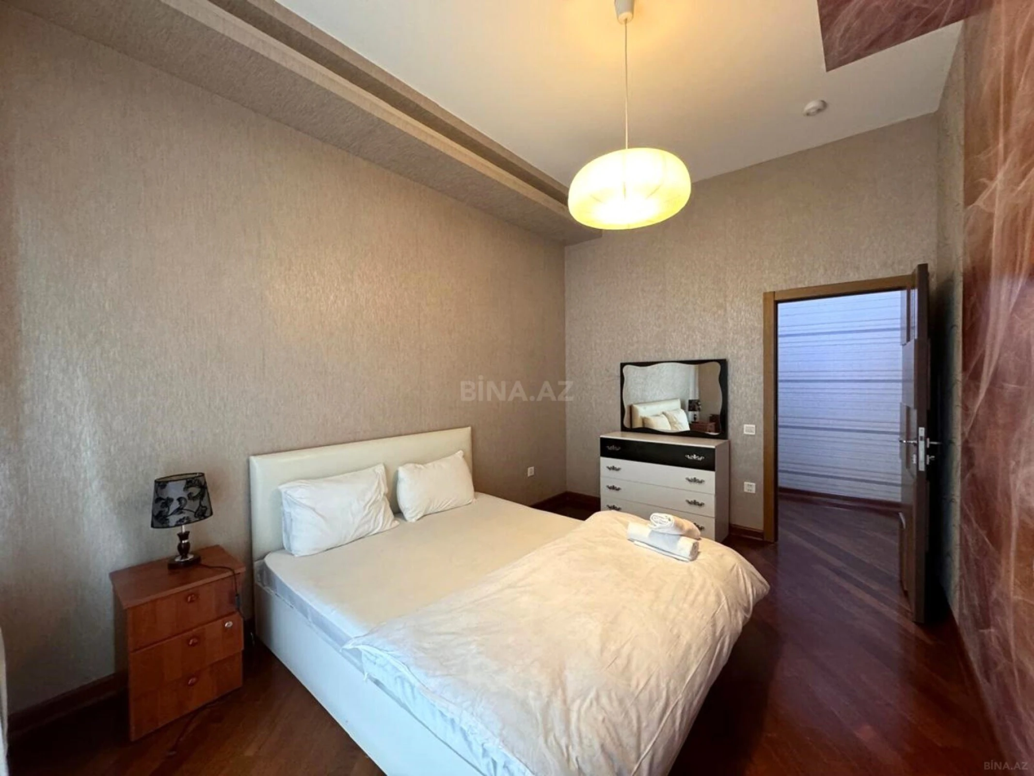 Satılır 4 otaqlı mənzil 200 m²