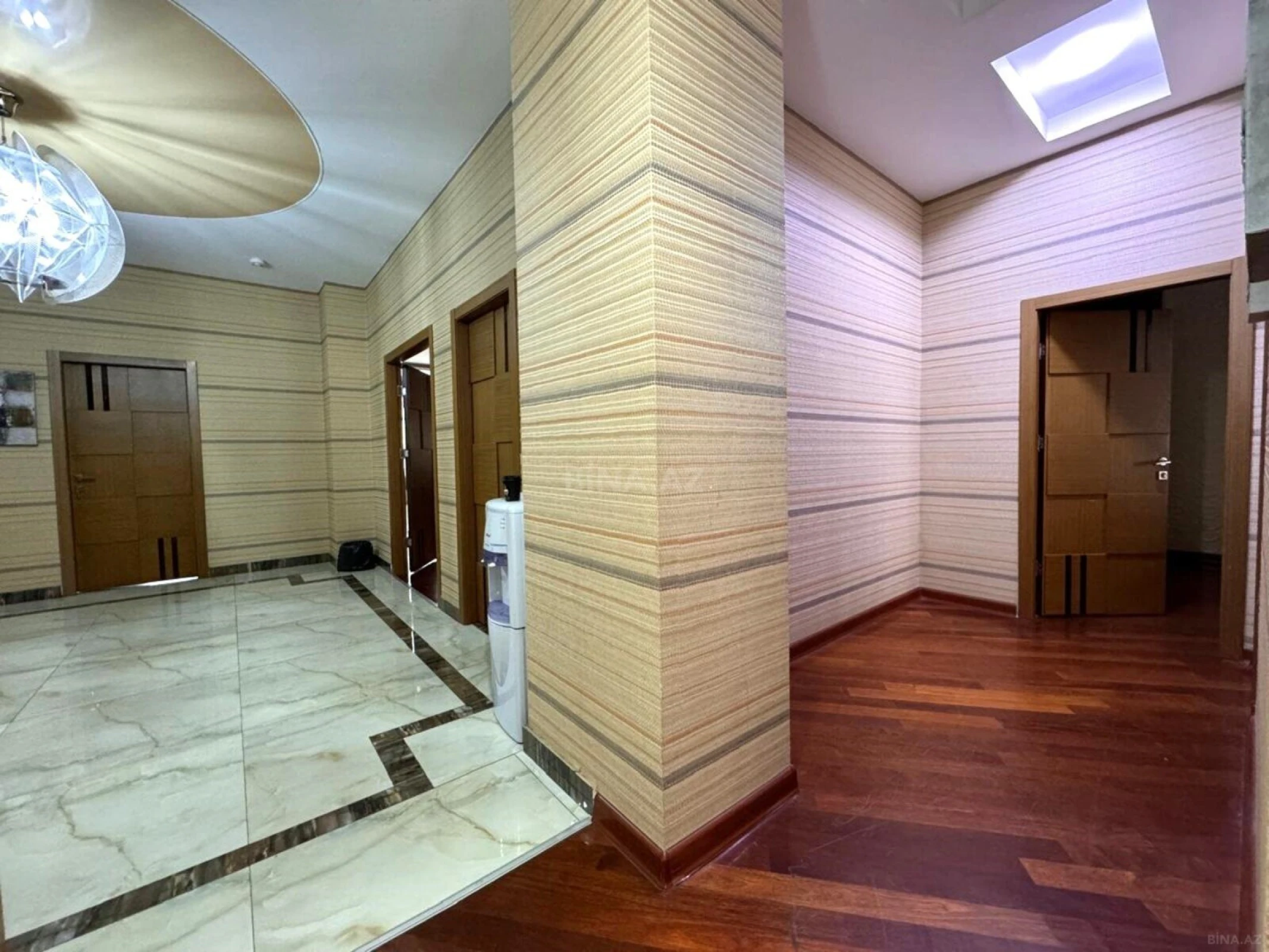 Satılır 4 otaqlı mənzil 200 m²
