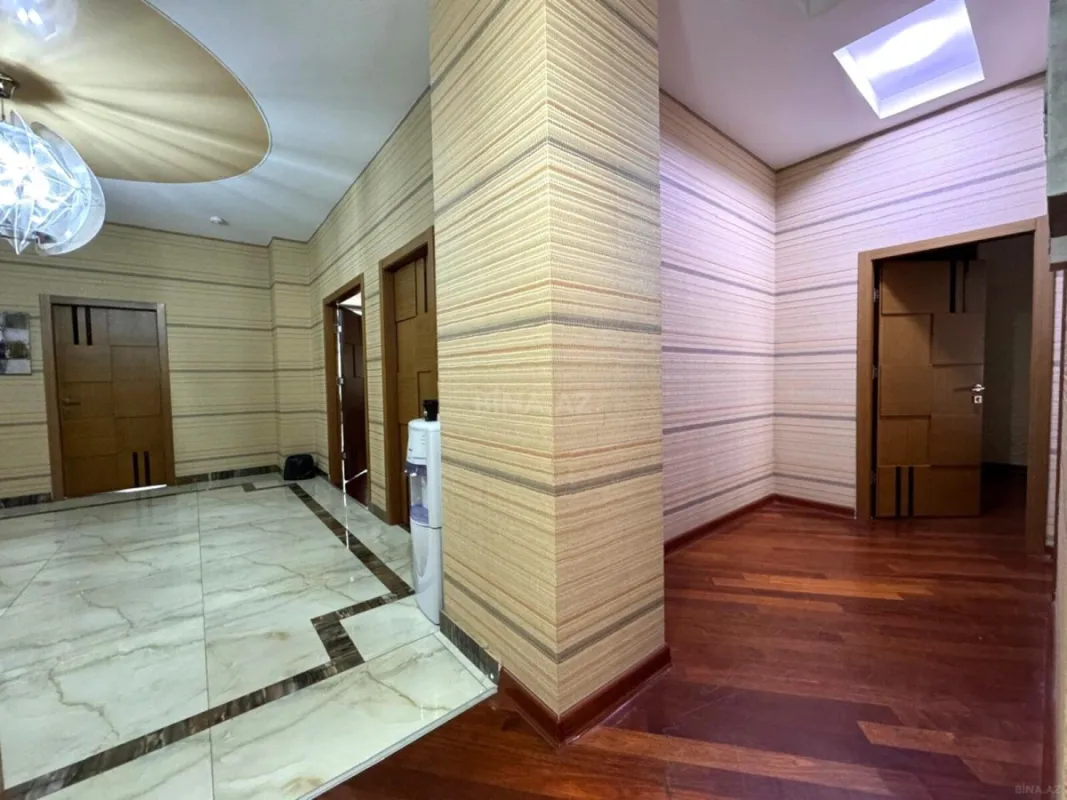 Satılır 4 otaqlı mənzil 200 m²