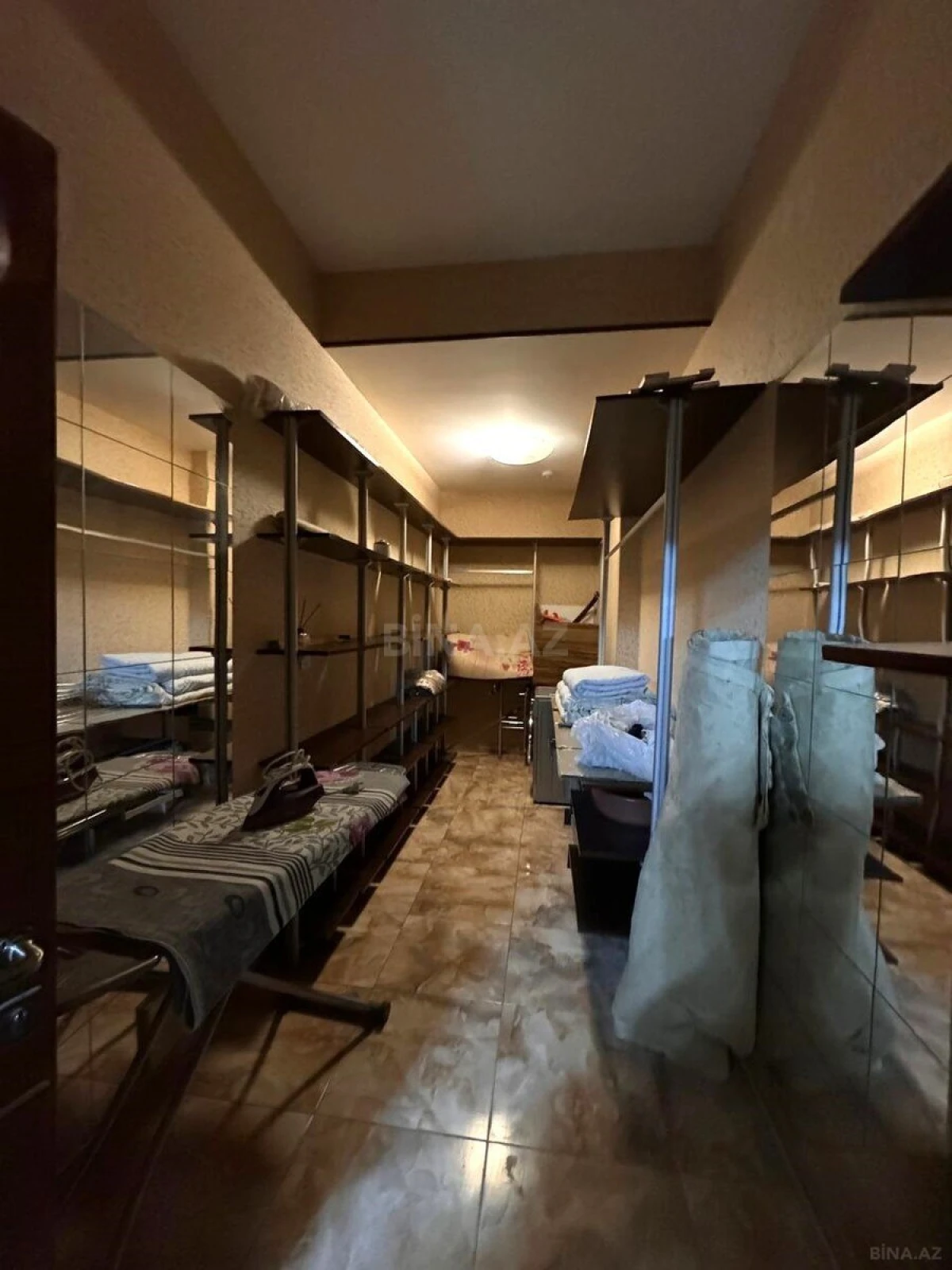 Satılır 4 otaqlı mənzil 200 m²