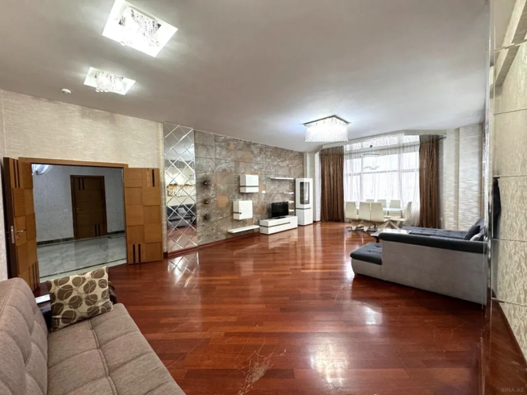 Satılır 4 otaqlı mənzil 200 m²