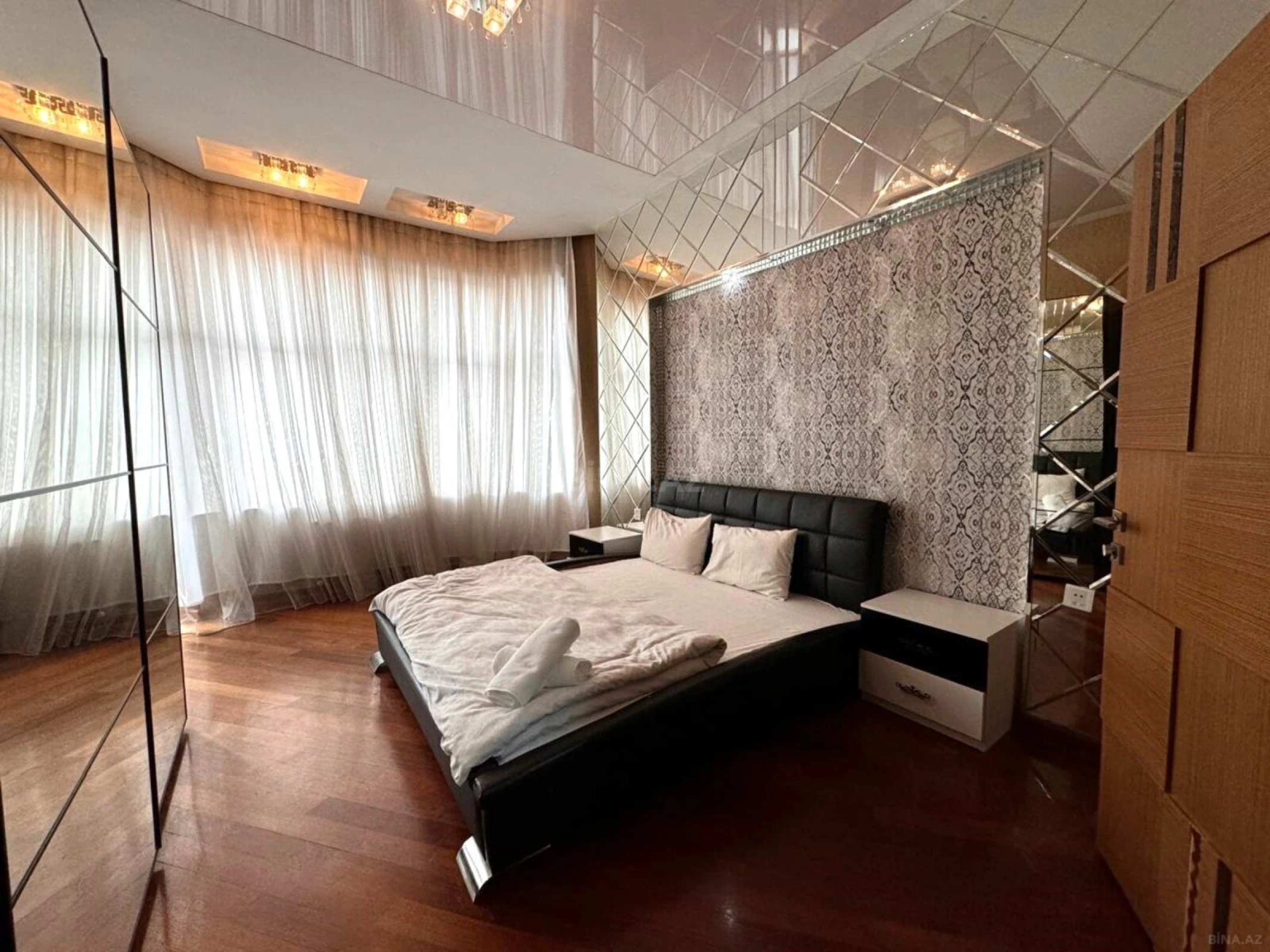 Satılır 4 otaqlı mənzil 200 m²