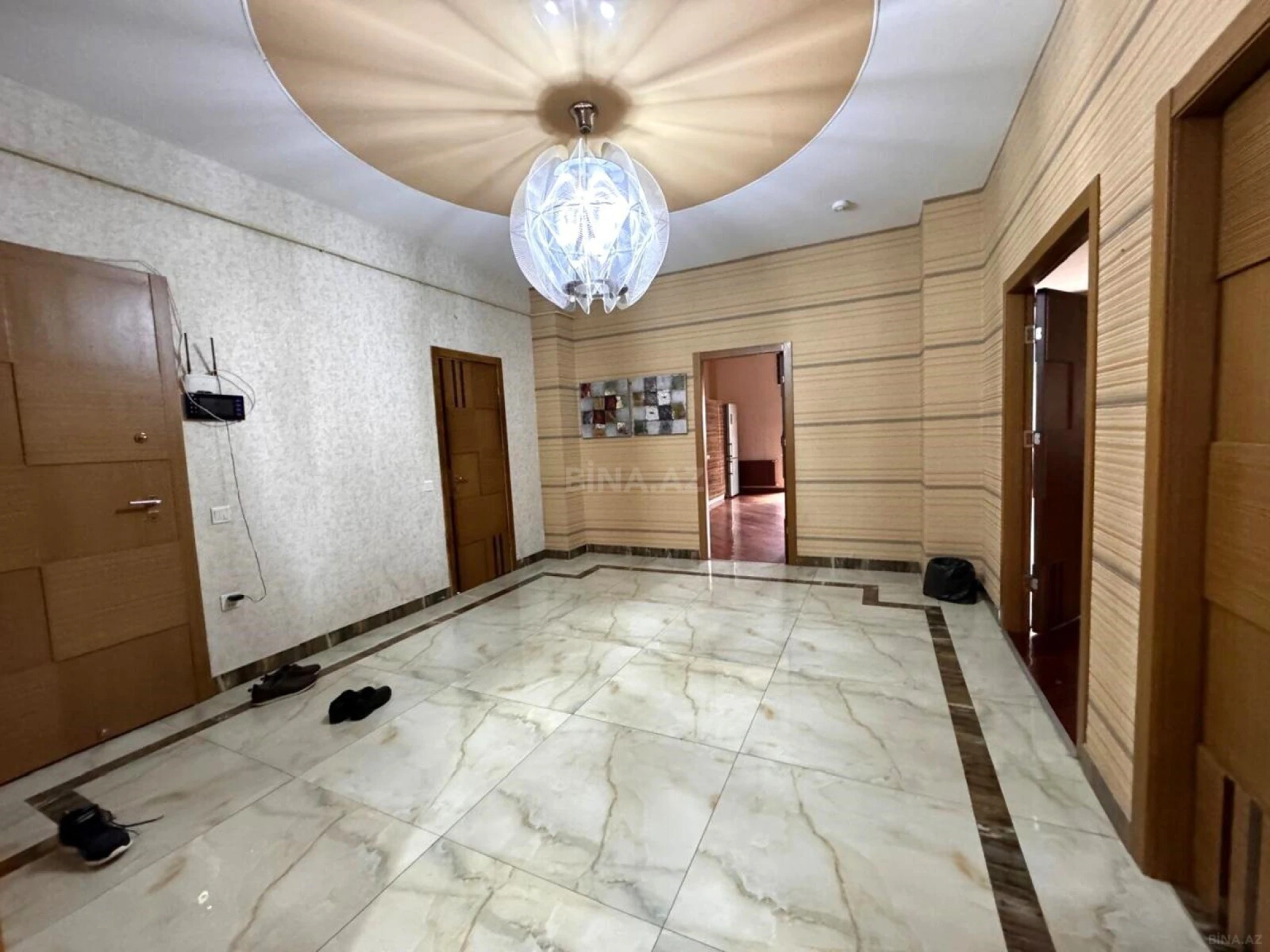 Satılır 4 otaqlı mənzil 200 m²