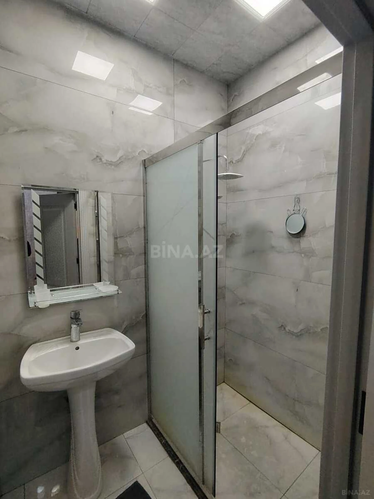 Kirayə verilir 2 otaqlı mənzil 60 m²