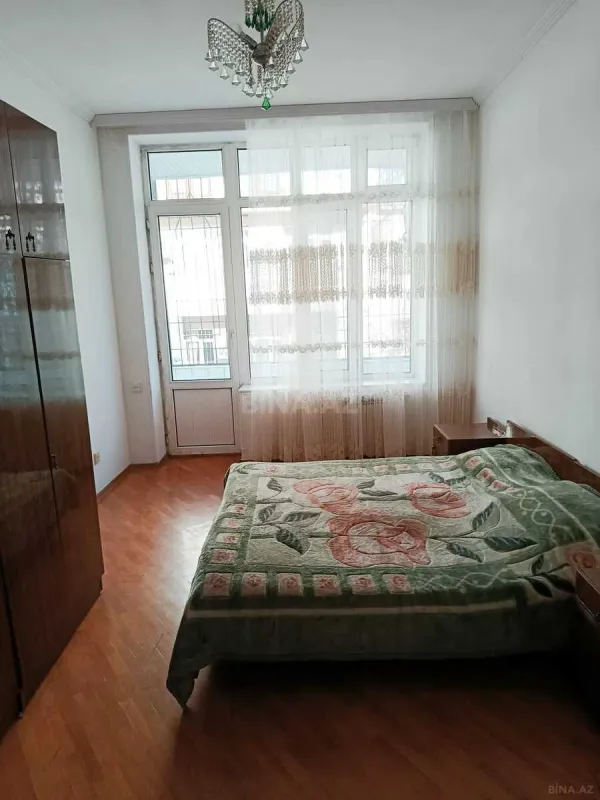 Satılır 4 otaqlı mənzil 120 m²