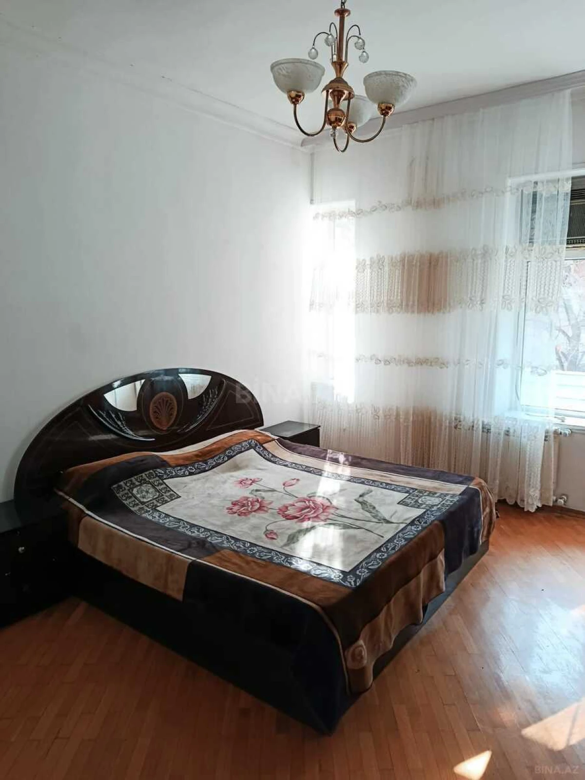 Satılır 4 otaqlı mənzil 120 m²