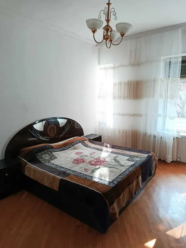 Satılır 4 otaqlı mənzil 120 m²