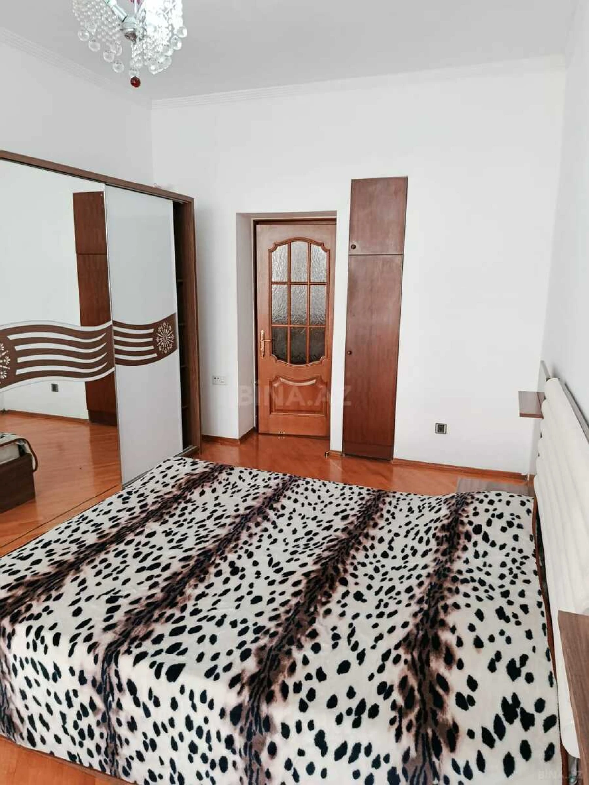 Satılır 4 otaqlı mənzil 120 m²