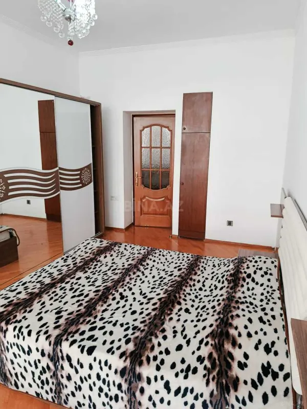 Satılır 4 otaqlı mənzil 120 m²