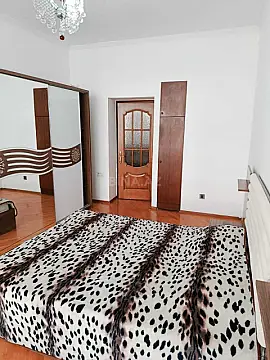Satılır 4 otaqlı mənzil 120 m²