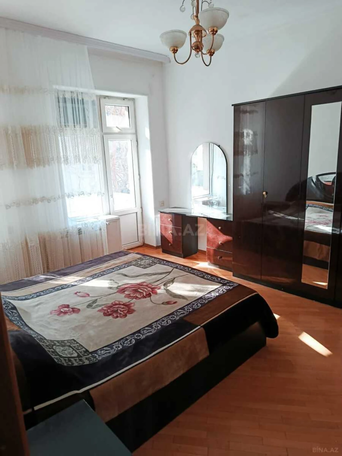Satılır 4 otaqlı mənzil 120 m²