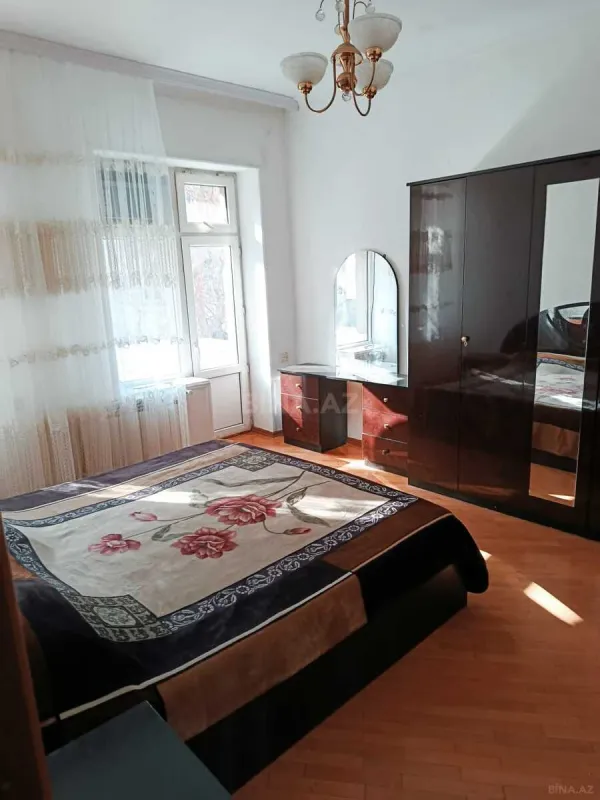 Satılır 4 otaqlı mənzil 120 m²