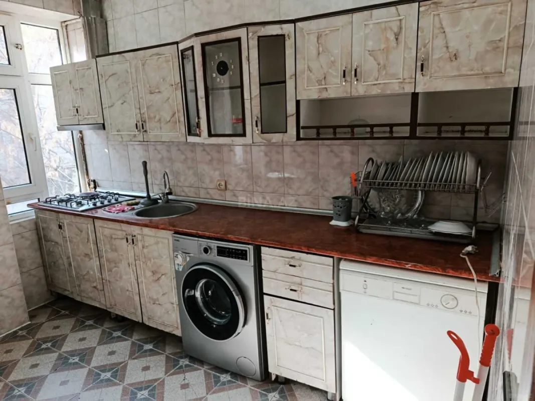 Satılır 4 otaqlı mənzil 120 m²