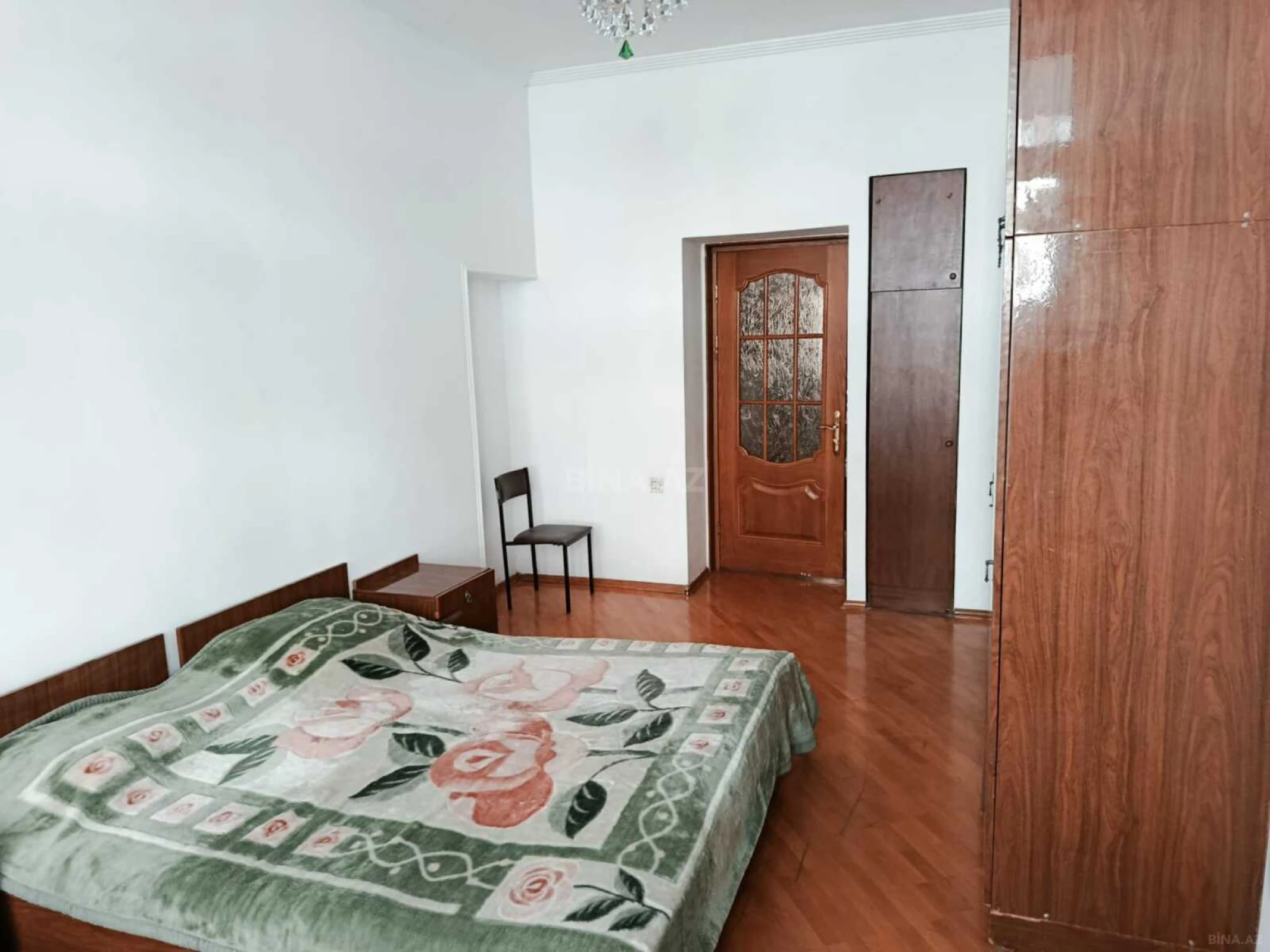 Satılır 4 otaqlı mənzil 120 m²