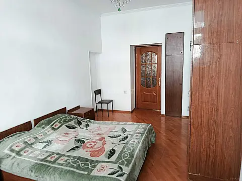 Satılır 4 otaqlı mənzil 120 m²