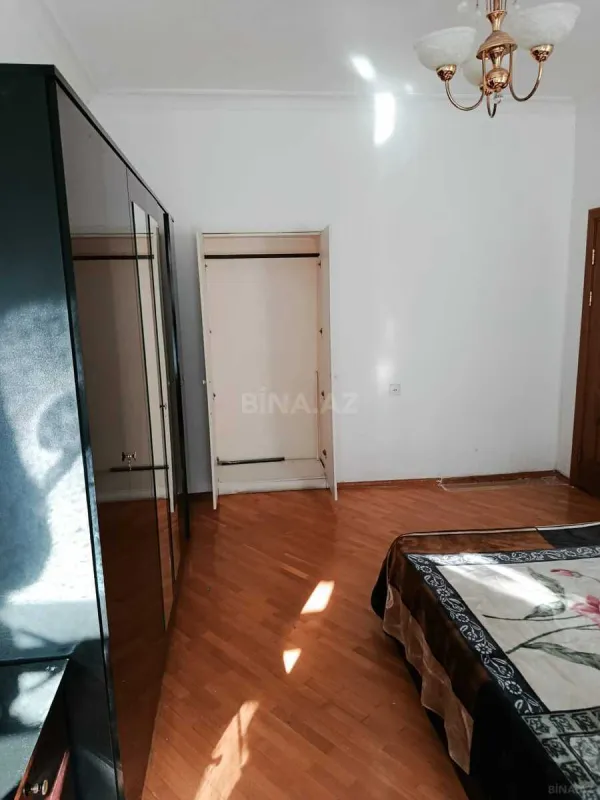 Satılır 4 otaqlı mənzil 120 m²