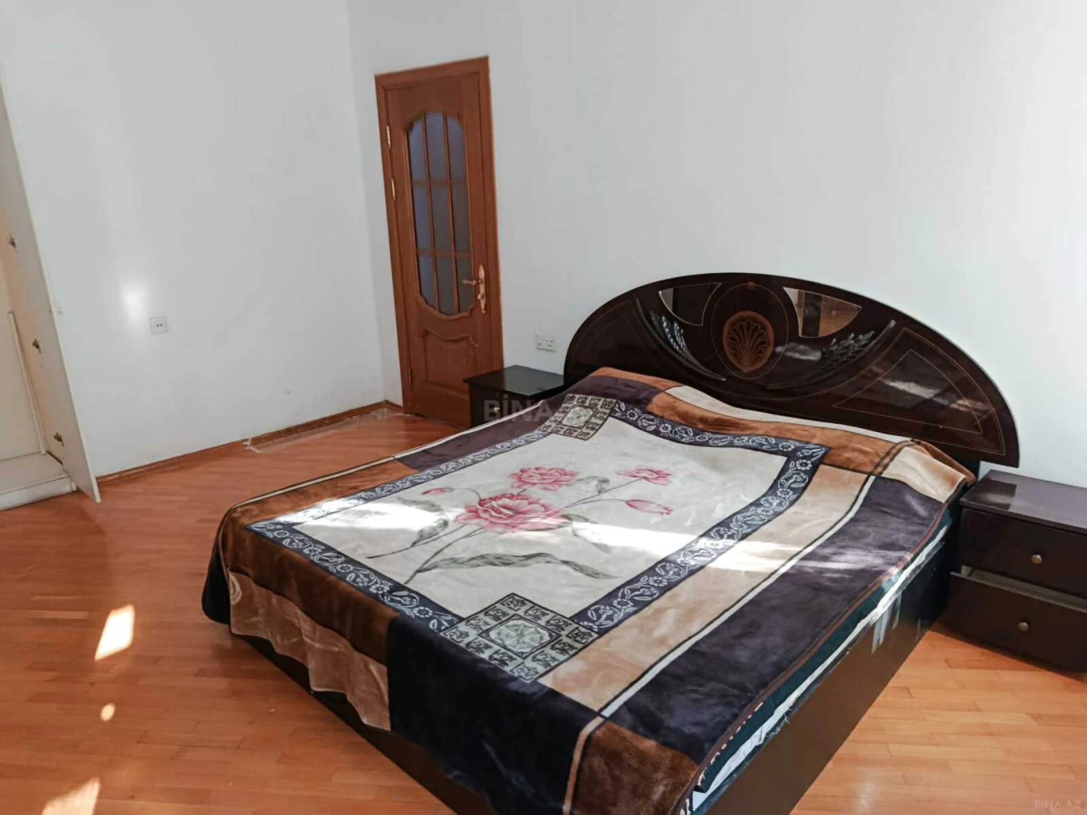 Satılır 4 otaqlı mənzil 120 m²