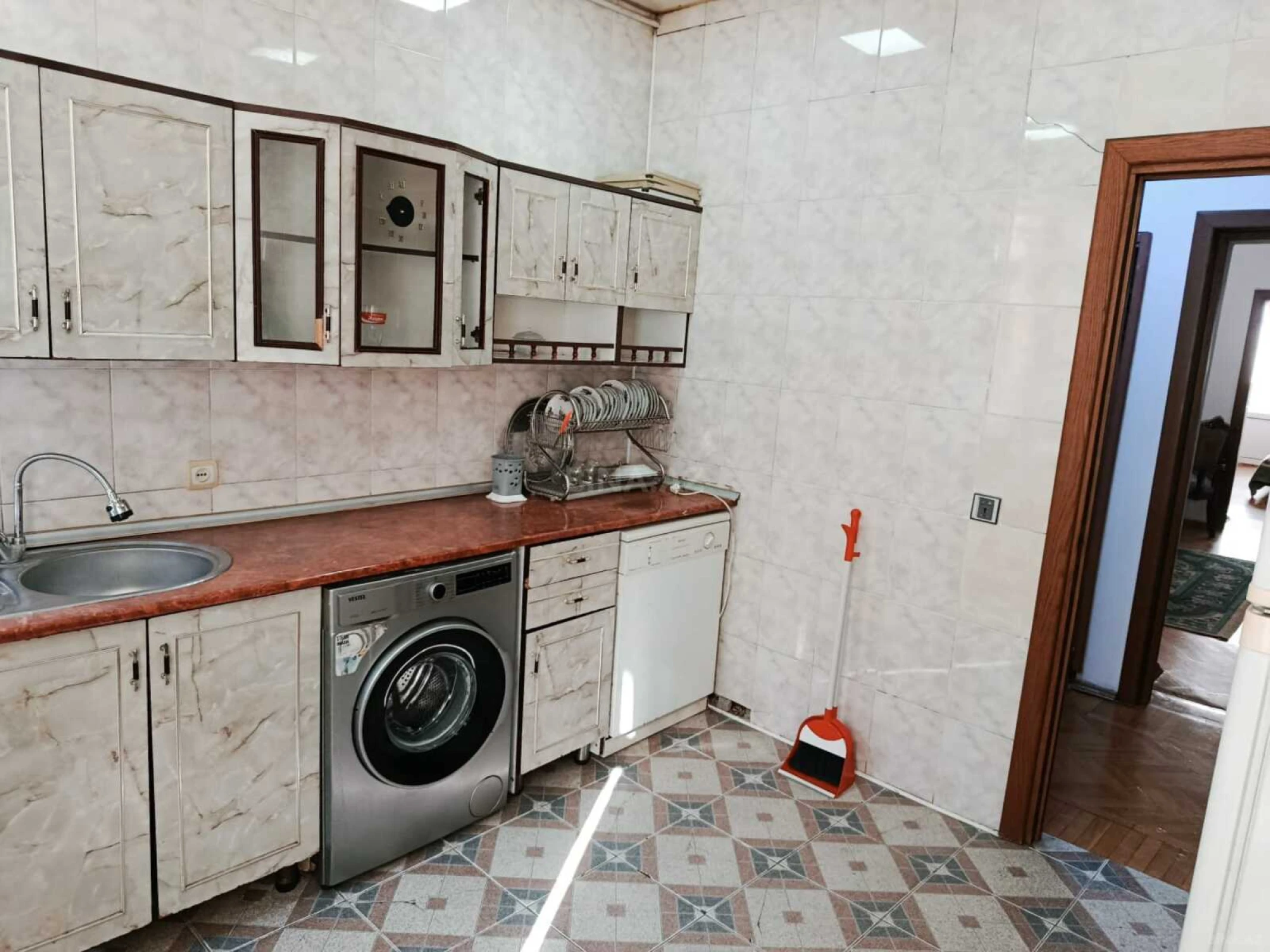Satılır 4 otaqlı mənzil 120 m²