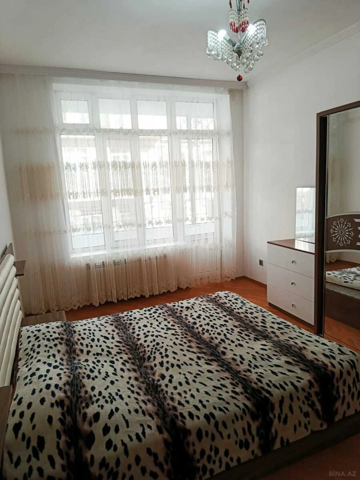 Satılır 4 otaqlı mənzil 120 m²