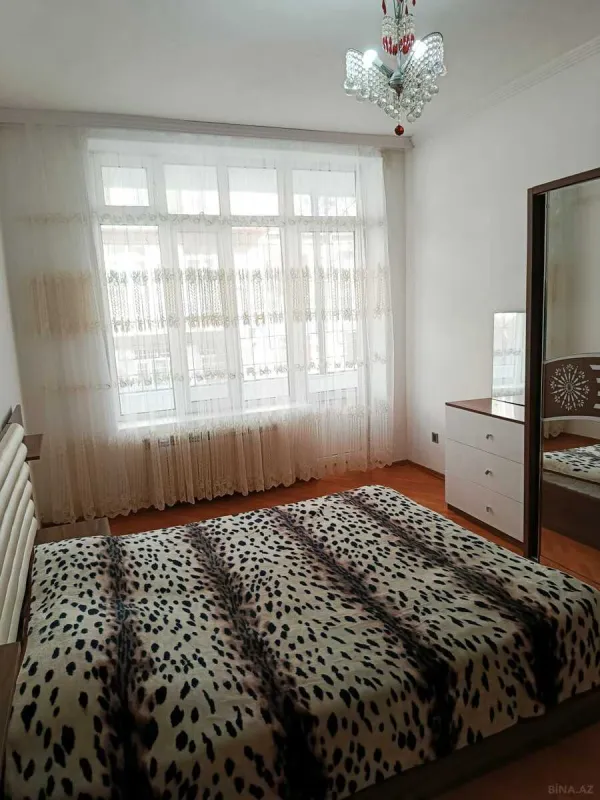 Satılır 4 otaqlı mənzil 120 m²