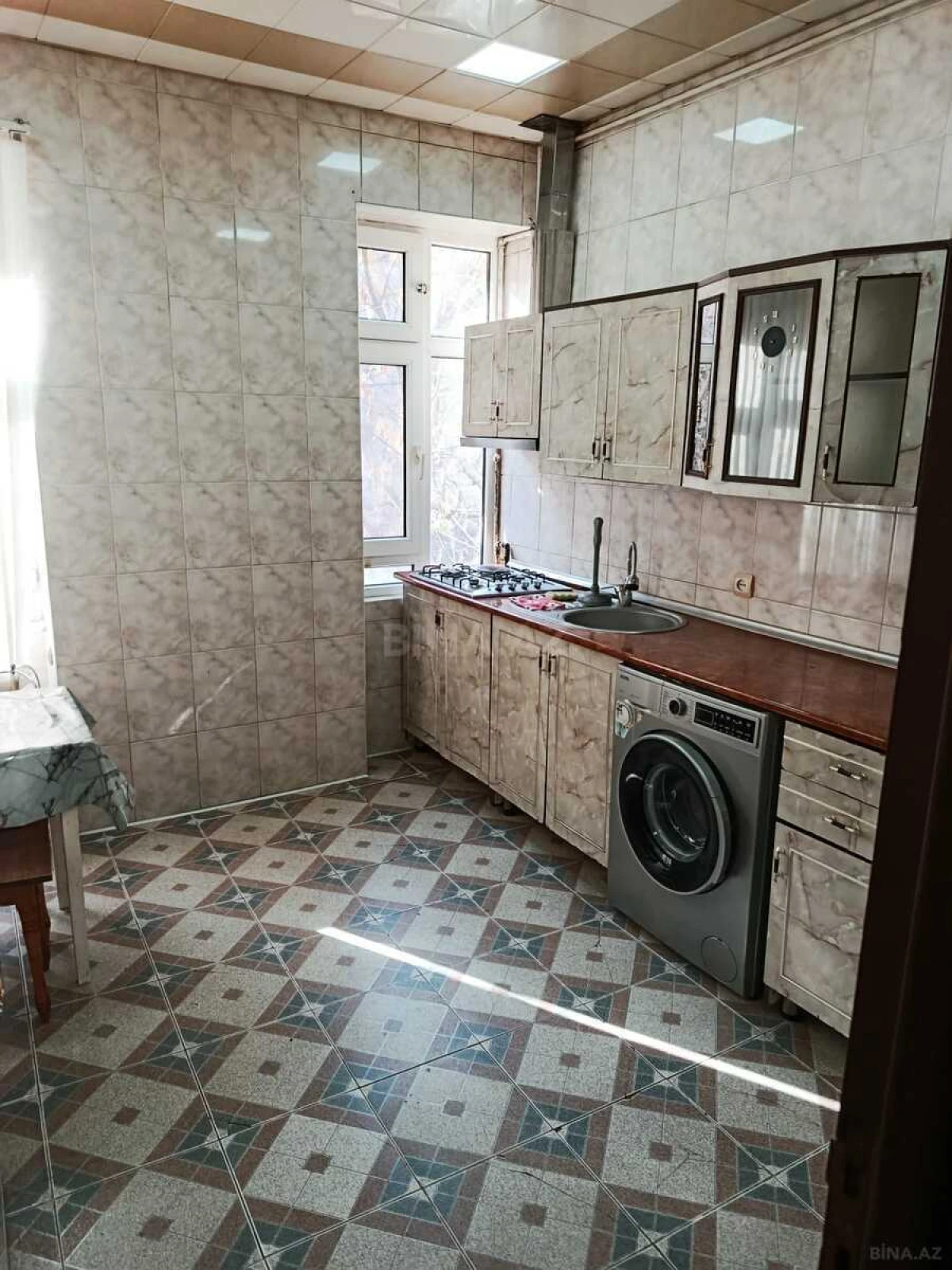 Satılır 4 otaqlı mənzil 120 m²