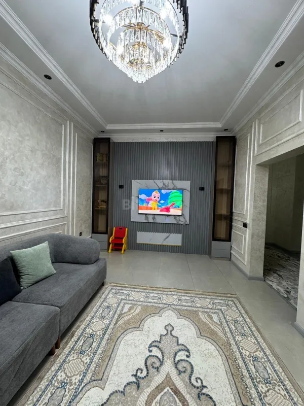 Satılır 5 otaqlı həyət evi 180 m²