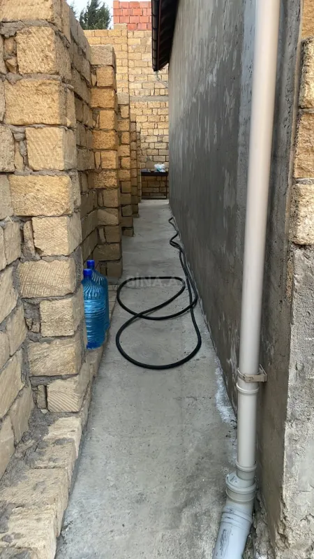 Satılır 5 otaqlı həyət evi 180 m²