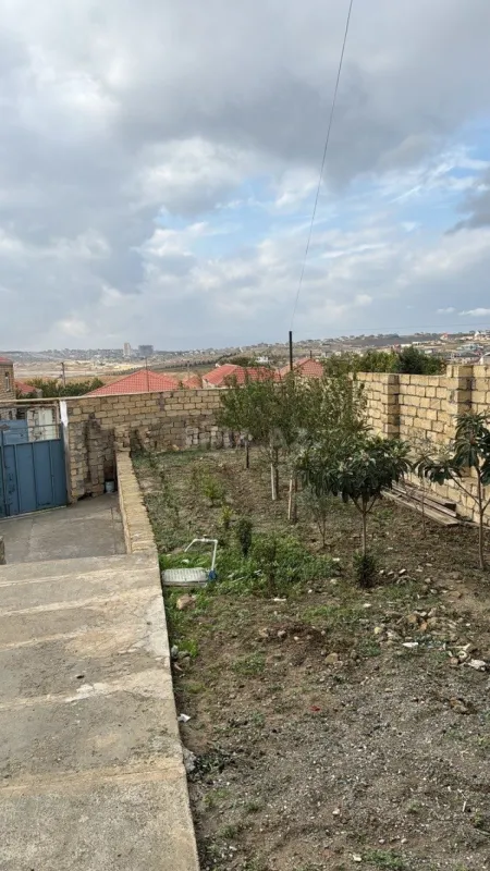 Satılır 5 otaqlı həyət evi 180 m²