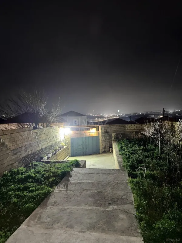 Satılır 5 otaqlı həyət evi 180 m²