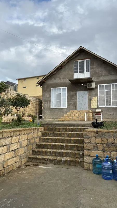 Satılır 5 otaqlı həyət evi 180 m²