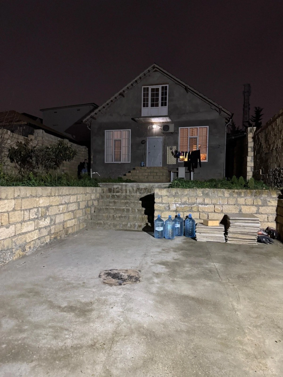 Satılır 5 otaqlı həyət evi 180 m²