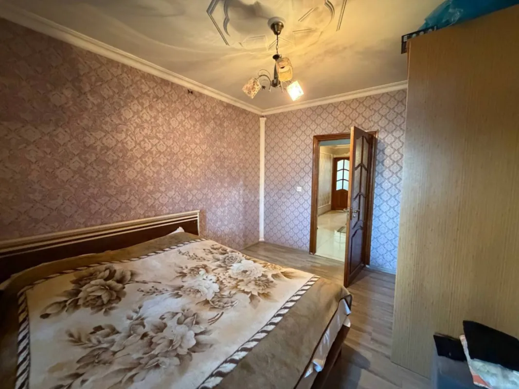 Satılır 4 otaqlı mənzil 100 m²