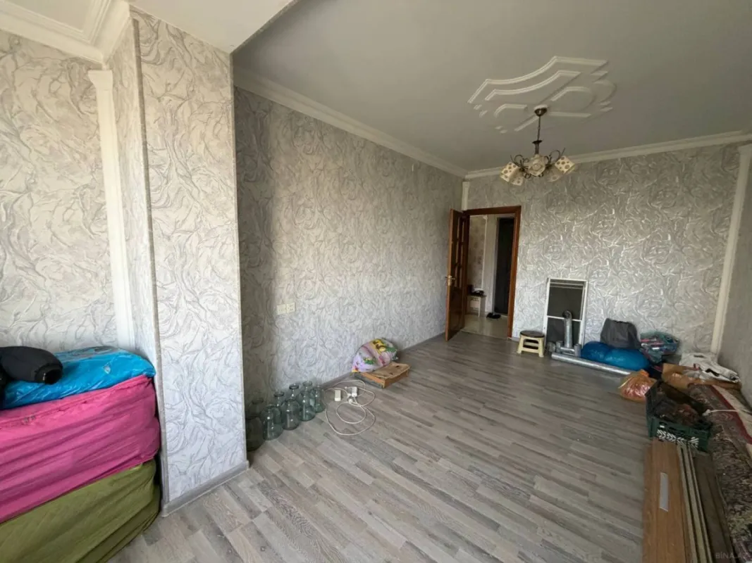 Satılır 4 otaqlı mənzil 100 m²