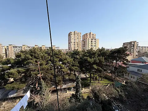 Satılır 4 otaqlı mənzil 100 m²