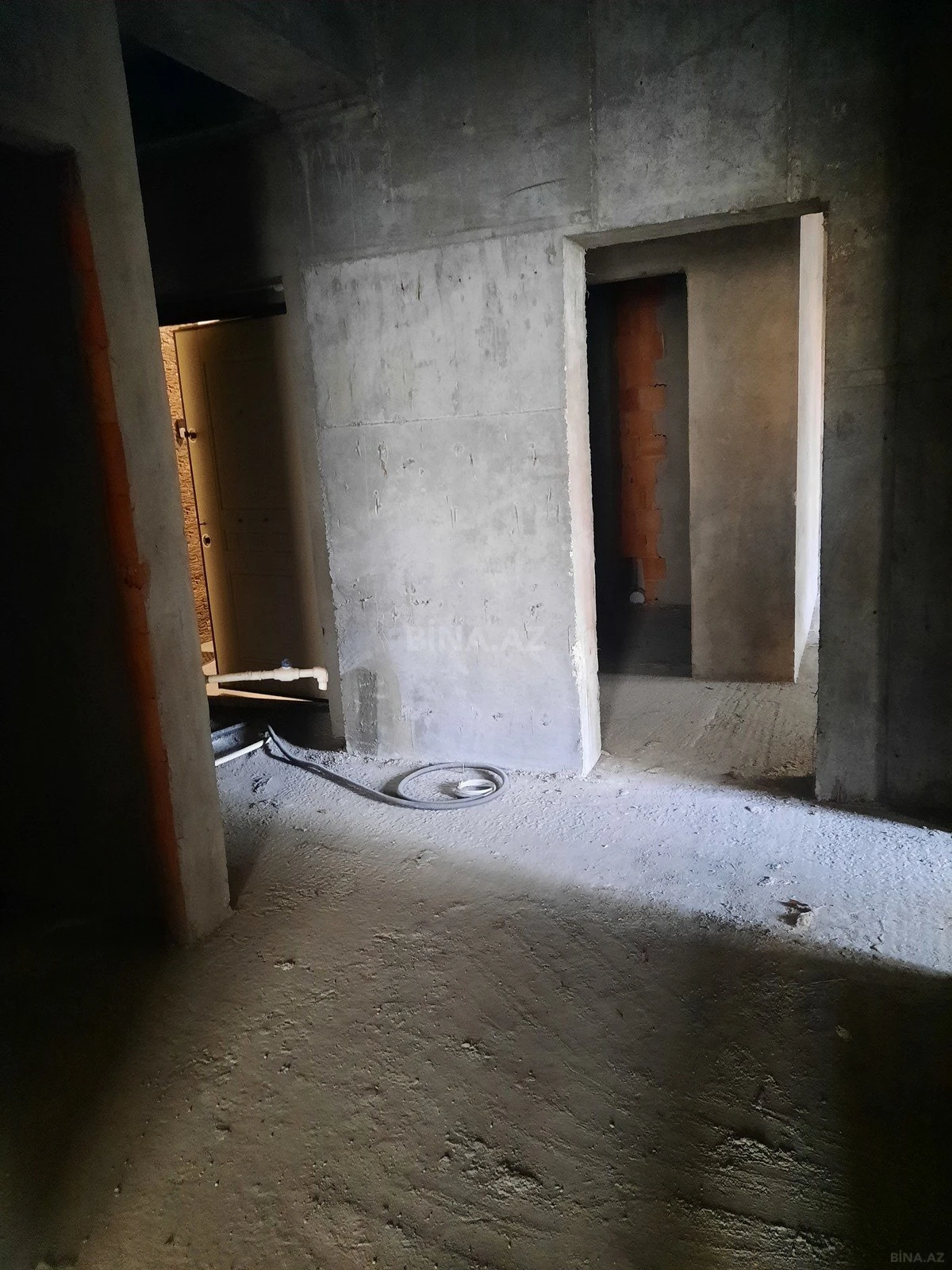 Satılır 2 otaqlı mənzil 96 m²